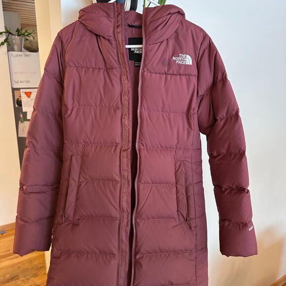 NorthFace Women’s Aconcagua Parka - Picture 1 of 8